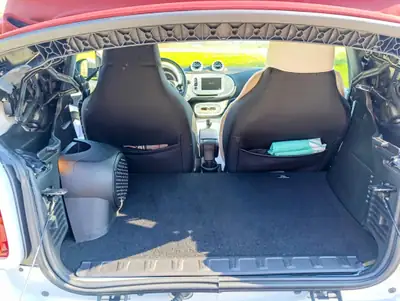 Smart Fortwo Carlson Twinmatic — Cabriolet blanc pétillant, moteur performant 120 ch — Seitenansicht