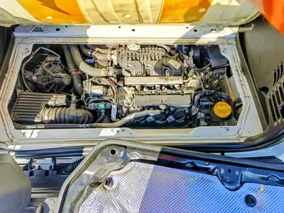 Smart Fortwo Carlson Twinmatic — Cabriolet blanc pétillant, moteur performant 120 ch — Heckansicht