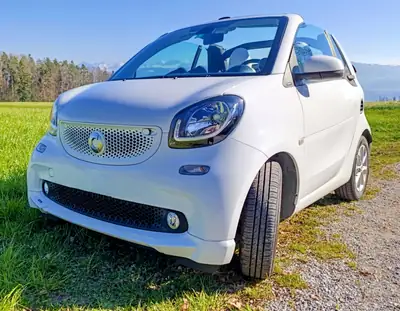 Smart Fortwo Carlson Twinmatic — Cabriolet blanc pétillant, moteur performant 120 ch — Innenraum