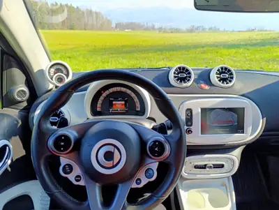 Smart Fortwo Carlson Twinmatic — Cabriolet blanc pétillant, moteur performant 120 ch — Miniatur 9
