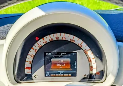 Smart Fortwo Carlson Twinmatic — Cabriolet blanc pétillant, moteur performant 120 ch — Miniatur 11