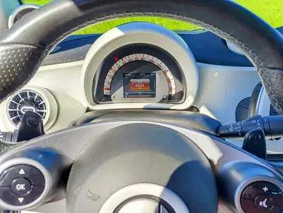 Smart Fortwo Carlson Twinmatic — Cabriolet blanc pétillant, moteur performant 120 ch — Miniatur 10