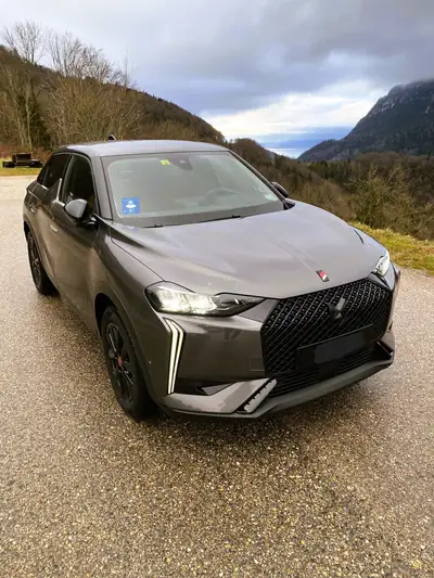 DS 3 1.2 PureTech Ligne Noire EAT8 — Élégance urbaine et efficacité énergétique — vue extérieure