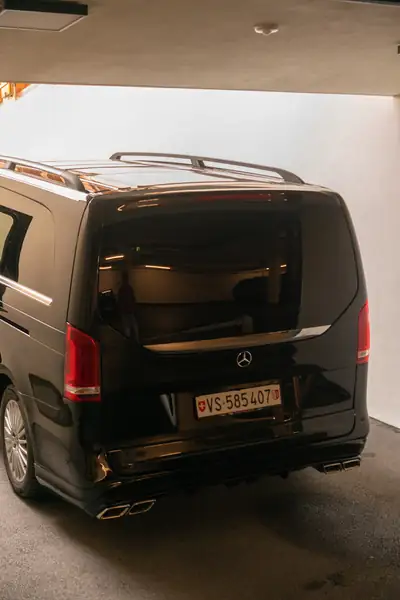 Mercedes-Benz V 250 — Monospace premium diesel, 100'000 km, sans sinistre — fianco