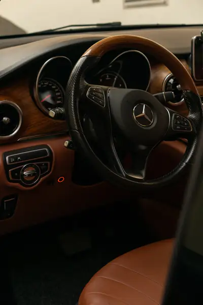 Mercedes-Benz V 250 — Monospace premium diesel, 100'000 km, sans sinistre — dettaglio
