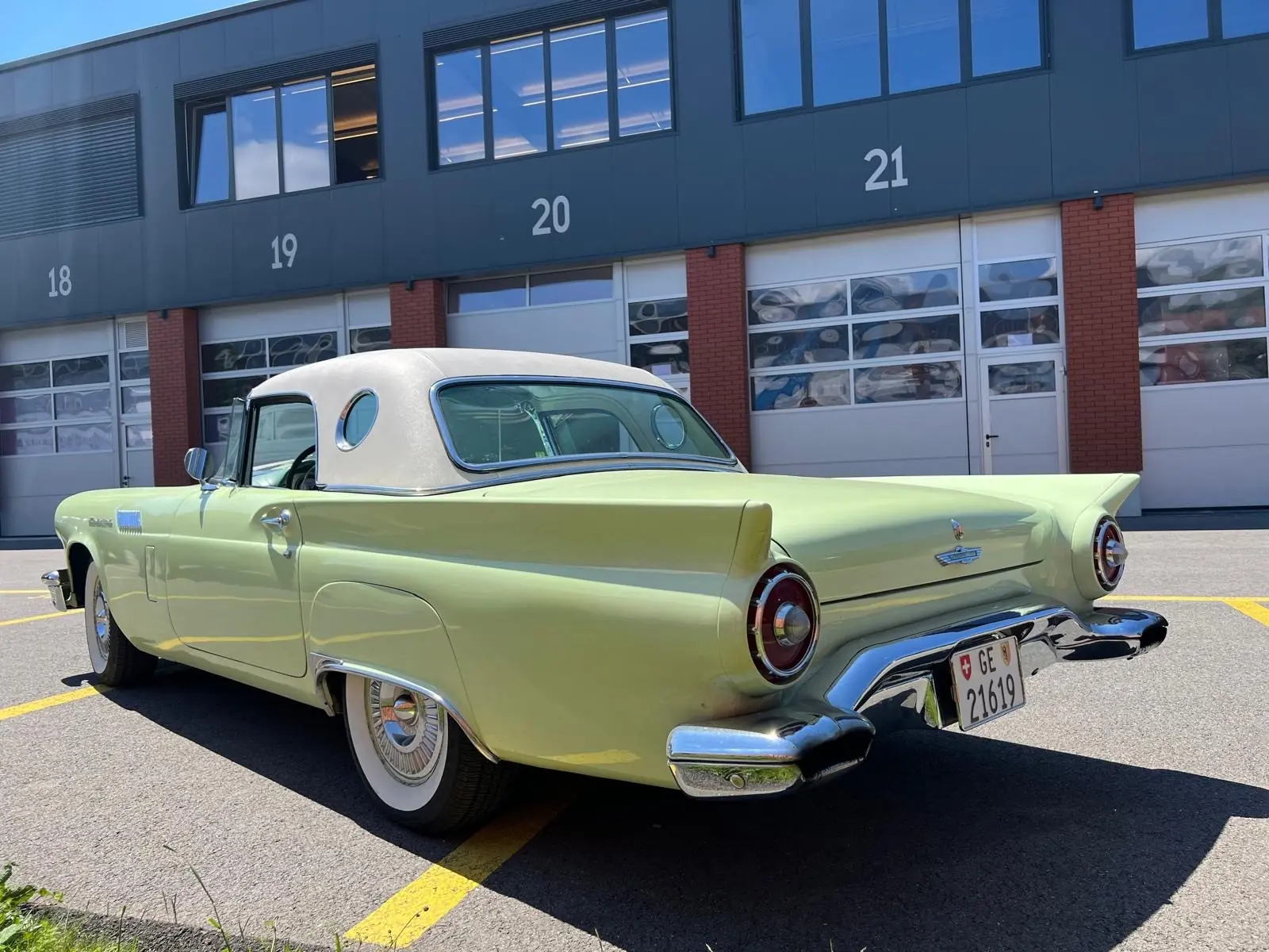 Ford Thunderbird 1957 occasion Lausanne — 4