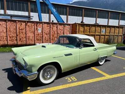 Ford Thunderbird 1957 — Le cabriolet mythique américain, seulement 30'000 km — Armaturenbrett