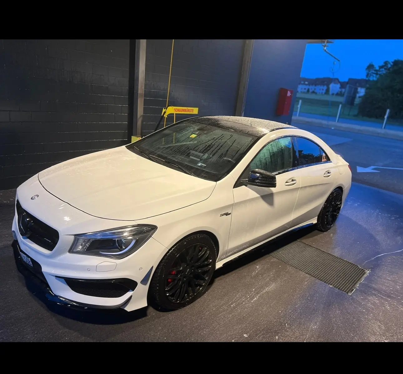 Mercedes-Benz CLA 45 AMG 4Matic — Berline sportive 360 ch, seulement 69'000 km — Außenansicht