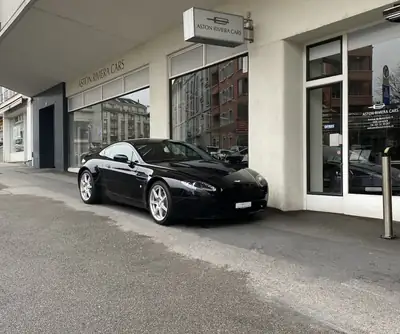 Aston Martin V8 Vantage 4.3 Sportshift — Coupé British iconique, 49 000 km, un propriétaire — Innenraum