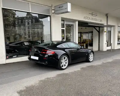 Aston Martin V8 Vantage 4.3 Sportshift — Coupé British iconique, 49 000 km, un propriétaire — Armaturenbrett