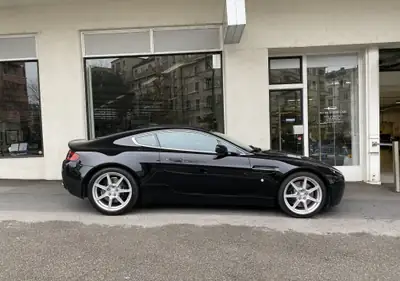 Aston Martin V8 Vantage 4.3 Sportshift — Coupé British iconique, 49 000 km, un propriétaire — Detail