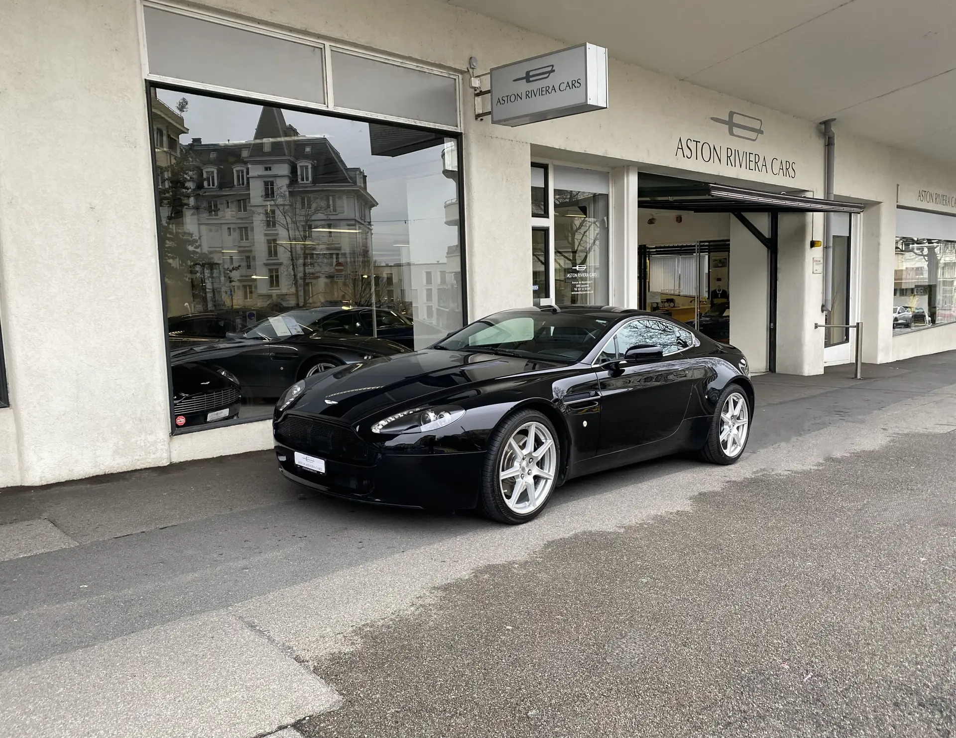Aston Martin V8 Vantage 4.3 Sportshift — Coupé sportif britannique, 49'000 km seulement
