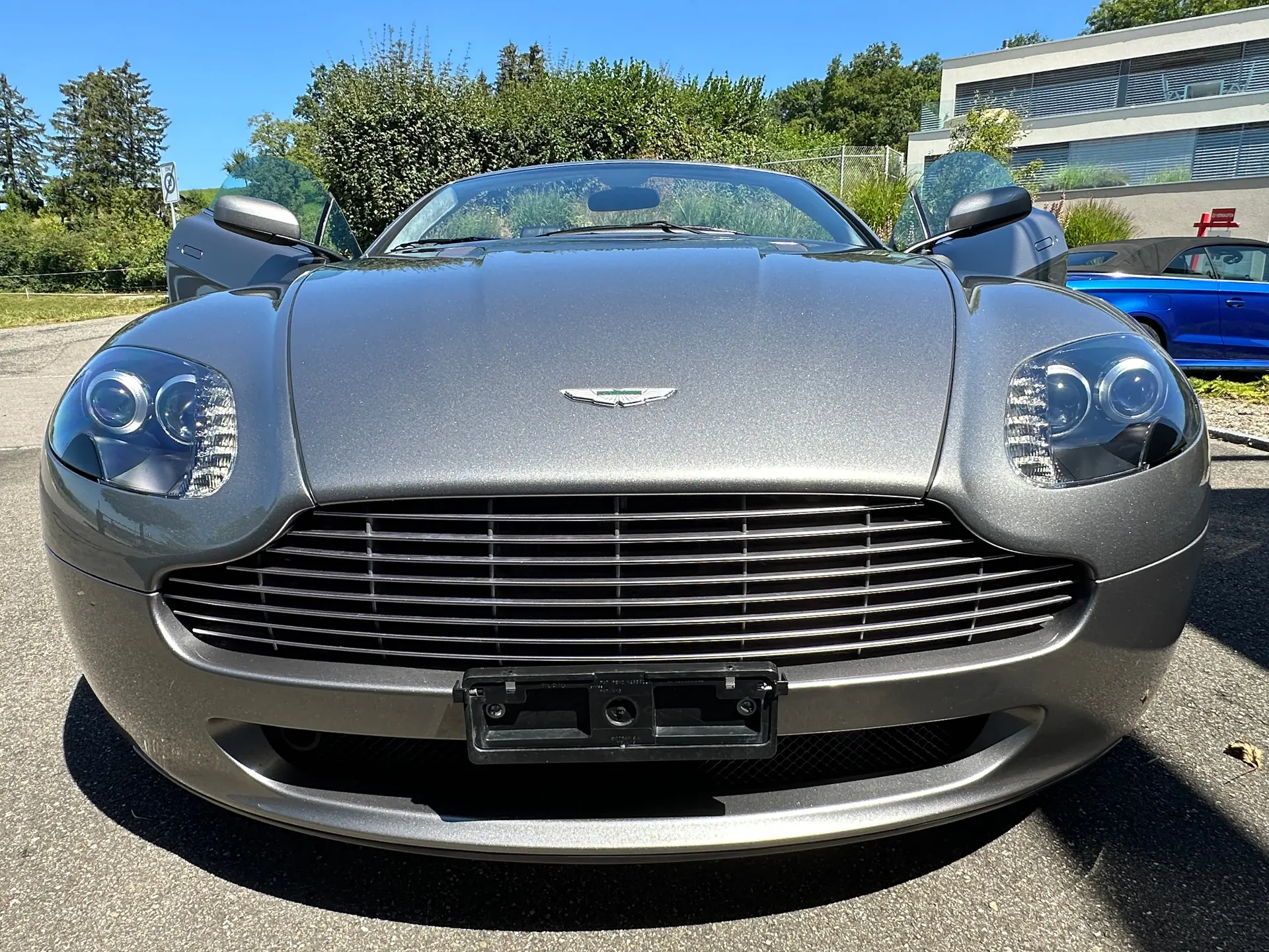 Aston Martin V8 Vantage 4.3 Sportshift — Cabriolet légendaire, 44 800 km seulement