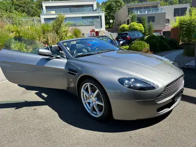 Aston Martin V8 Vantage 4.3 Sportshift — Cabriolet légendaire, 44 800 km seulement — détail