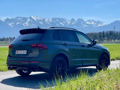 VW Tiguan R 2.0 TSI 321 ch — Performance et sportivité dans un SUV compact 4Motion — exterior view