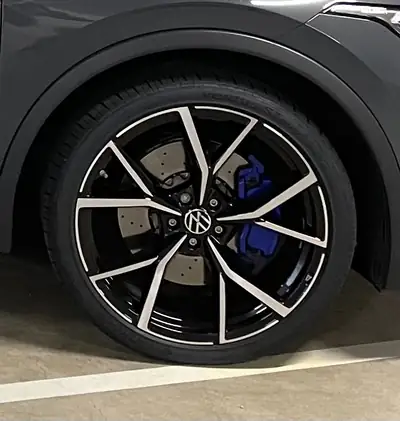 VW Tiguan R 2.0 TSI 321 ch — Performance et sportivité dans un SUV compact 4Motion — Thumbnail 9