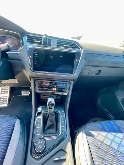 VW Tiguan R 2.0 TSI 321 ch — Performance et sportivité dans un SUV compact 4Motion — Thumbnail 12
