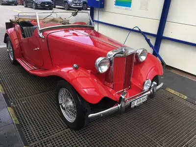MG TD 1953 — Roadster cabriolet vintage, moteur essence 1247cc, authentique British classic — vue extérieure