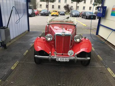 MG TD 1953 — Roadster cabriolet vintage, moteur essence 1247cc, authentique British classic — côté