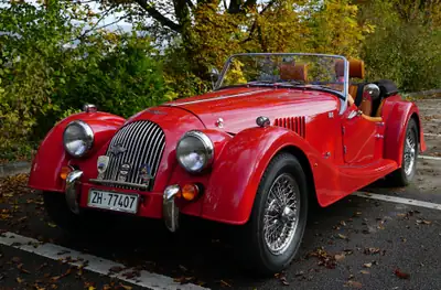 Morgan Plus 4 2.0 Swiss Pack — British Legend, seulement 21'000 km — vista esterna