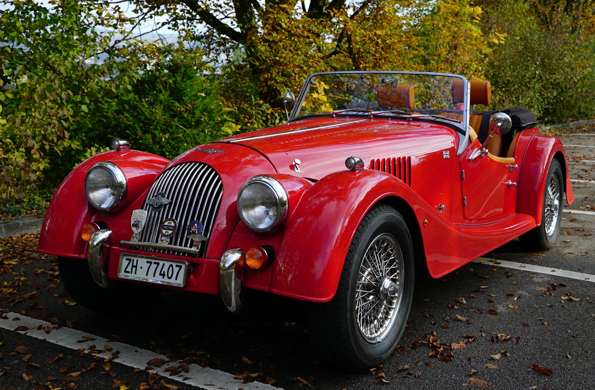 Morgan Plus 4 2.0 Swiss Pack — British Legend, seulement 21'000 km — vista esterna