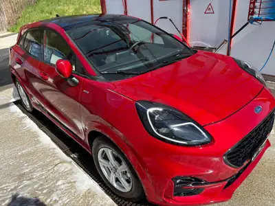 Ford Puma 1.0 MHEV ST-Line X — SUV compact hybride, 9400 km seulement — interni