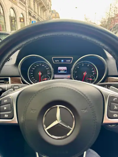 Mercedes-Benz GLS 400 4Matic — SUV 7 places premium, moteur 333 ch essence — Miniature 7