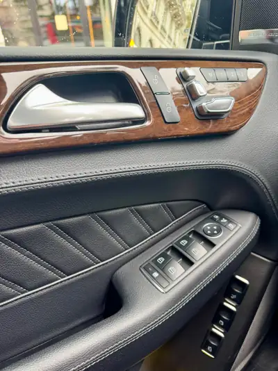 Mercedes-Benz GLS 400 4Matic — SUV 7 places premium, moteur 333 ch essence — Miniature 10