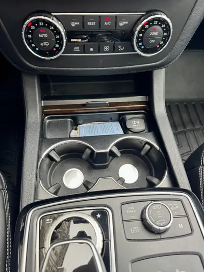 Mercedes-Benz GLS 400 4Matic — SUV 7 places premium, moteur 333 ch essence — Miniature 11