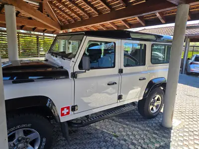 Land Rover Defender Modèle ICE Série Limitée — Légende tout-terrain, 50 exemplaires mondiaux — Miniatur 9