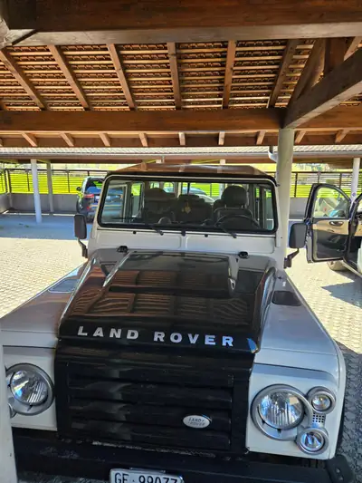 Land Rover Defender Modèle ICE Série Limitée — Légende tout-terrain, 50 exemplaires mondiaux — Miniatur 8