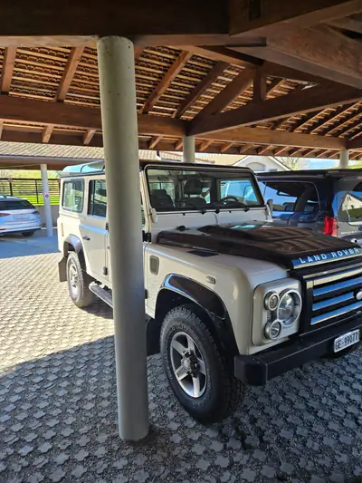 Land Rover Defender Modèle ICE Série Limitée — Légende tout-terrain, 50 exemplaires mondiaux — Miniatur 10