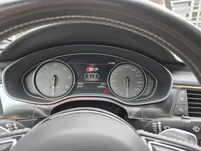 Audi S7 Sportback 4.0 TFSI V8 — Performance extrême et 139'000 km sans accident — Miniature 12
