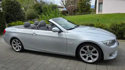 BMW 330i Cabriolet — Élégance décapotable, 272 ch et boîte manuelle — Außenansicht