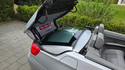 BMW 330i Cabriolet — Élégance décapotable, 272 ch et boîte manuelle — Detail