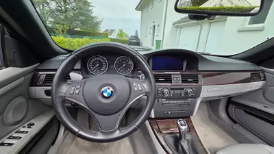 BMW 330i Cabriolet — Élégance décapotable, 272 ch et boîte manuelle — Miniatur 7