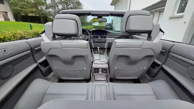 BMW 330i Cabriolet — Élégance décapotable, 272 ch et boîte manuelle — Miniatur 9
