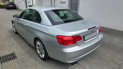 BMW 330i Cabriolet — Élégance décapotable, 272 ch et boîte manuelle — Miniatur 12