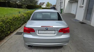BMW 330i Cabriolet — Élégance décapotable, 272 ch et boîte manuelle — Miniatur 13