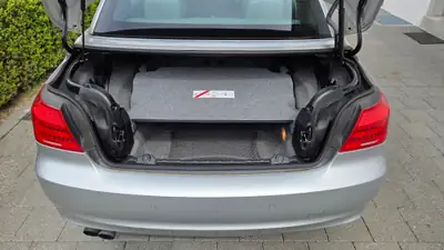 BMW 330i Cabriolet — Élégance décapotable, 272 ch et boîte manuelle — Miniatur 15