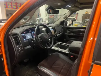 Dodge Ram Sport Crew Cab — 400 ch, édition limitée mondiale, orange sportif — Miniatur 7
