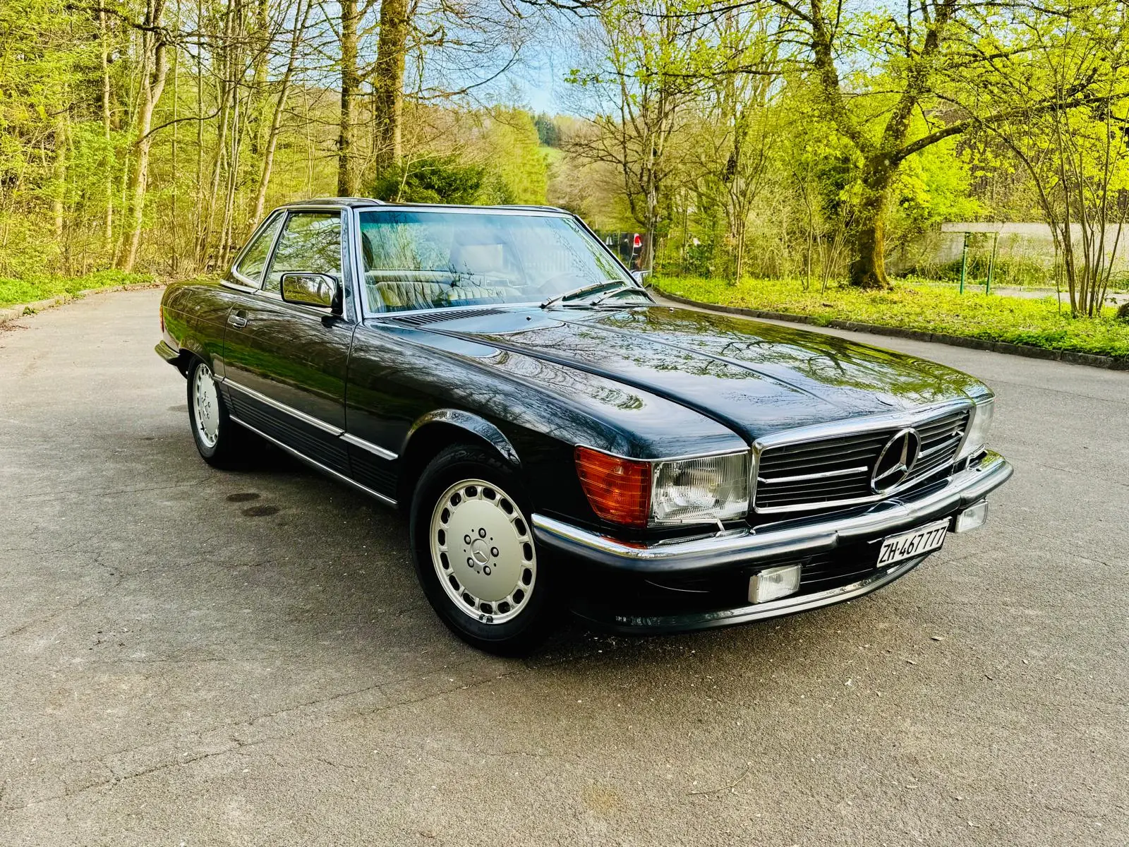 Mercedes-Benz SL 500 — Chef-d'œuvre cabriolet de 1989, état d'origine exceptionnel — vue extérieure