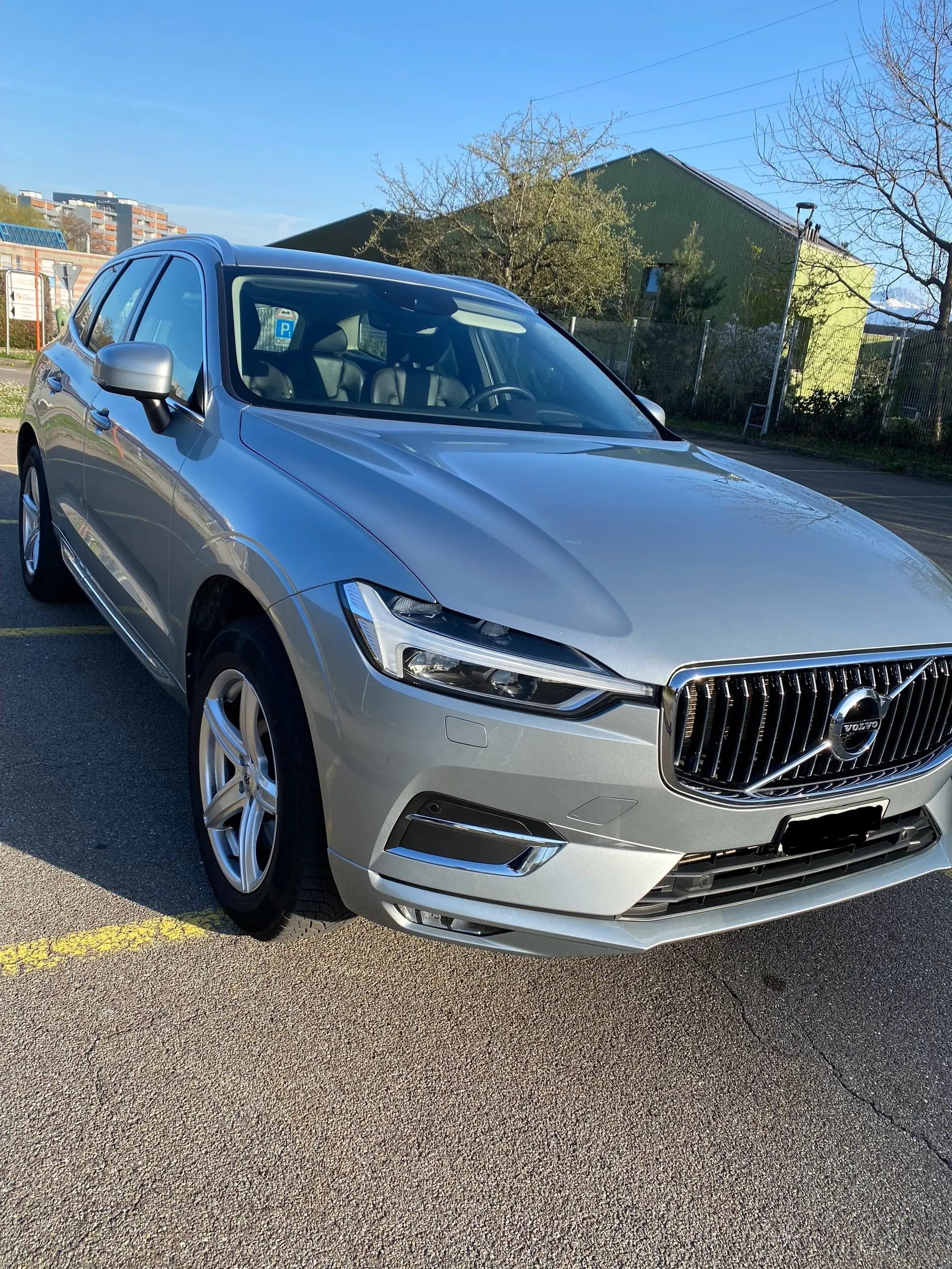 Volvo XC60 T5 AWD Inscription — SUV premium suédois, 89'000 km seulement — Außenansicht
