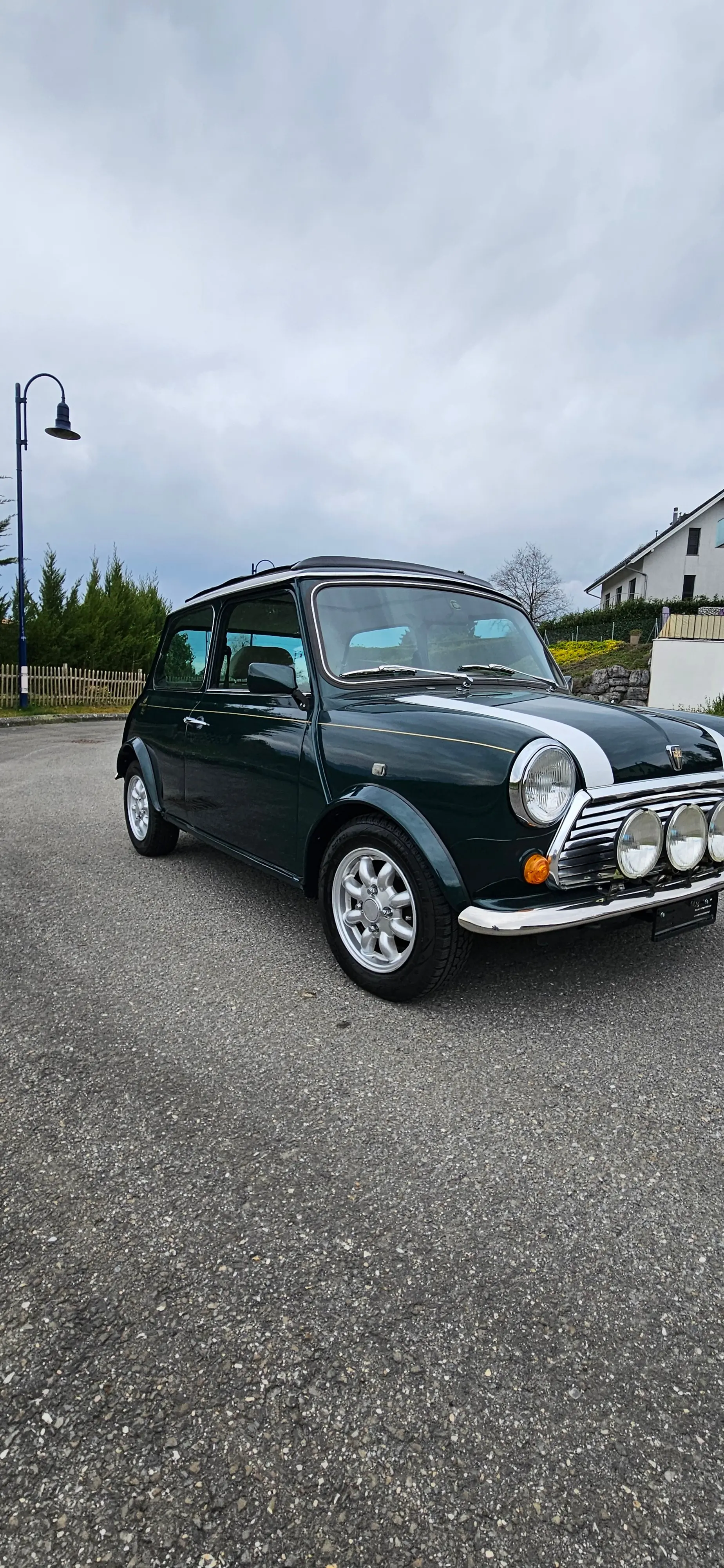 MINI Cooper 1300 — L'iconique britannique des années 90, économique et attachante