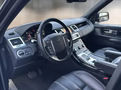 Range Rover Sport 3.0 TDV6 HSE — SUV premium diesel, 79'900 km seulement — vista posteriore
