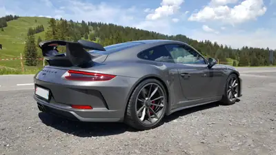 Porsche 911 GT3 2017 — Le dernier sans filtre à particules, 500 ch de pur plaisir de conduite — vista posteriore