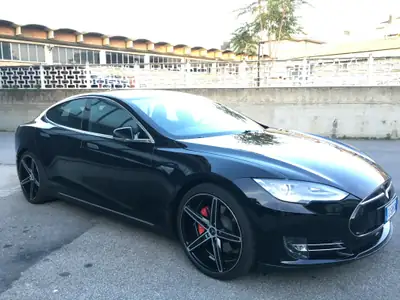 Tesla Model S P90D — Berline électrique haute performance, 90'000 km — côté