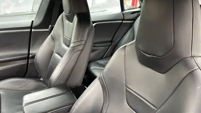 Tesla Model S P90D — Berline électrique haute performance, 90'000 km — tableau de bord