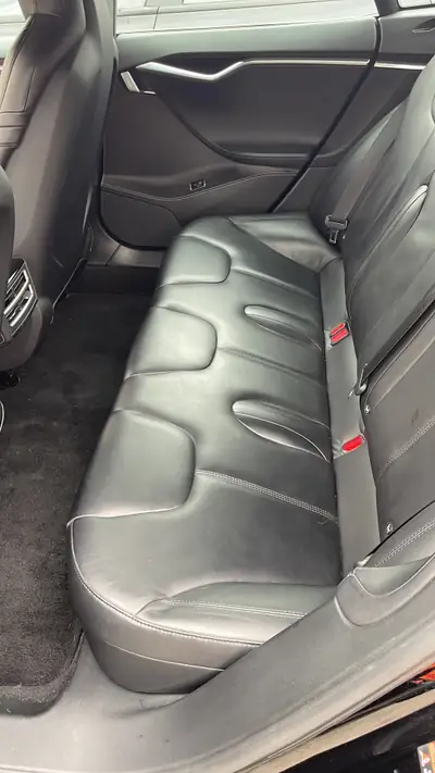 Tesla Model S P90D — Berline électrique haute performance, 90'000 km — détail
