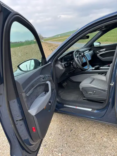 Audi e-tron 50 Sportback S Line — SUV électrique premium, 53'000 km seulement — Miniature 9